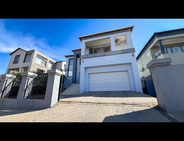 4 BEDROOM HOUSE FOR SALE IN SOUTH CREST